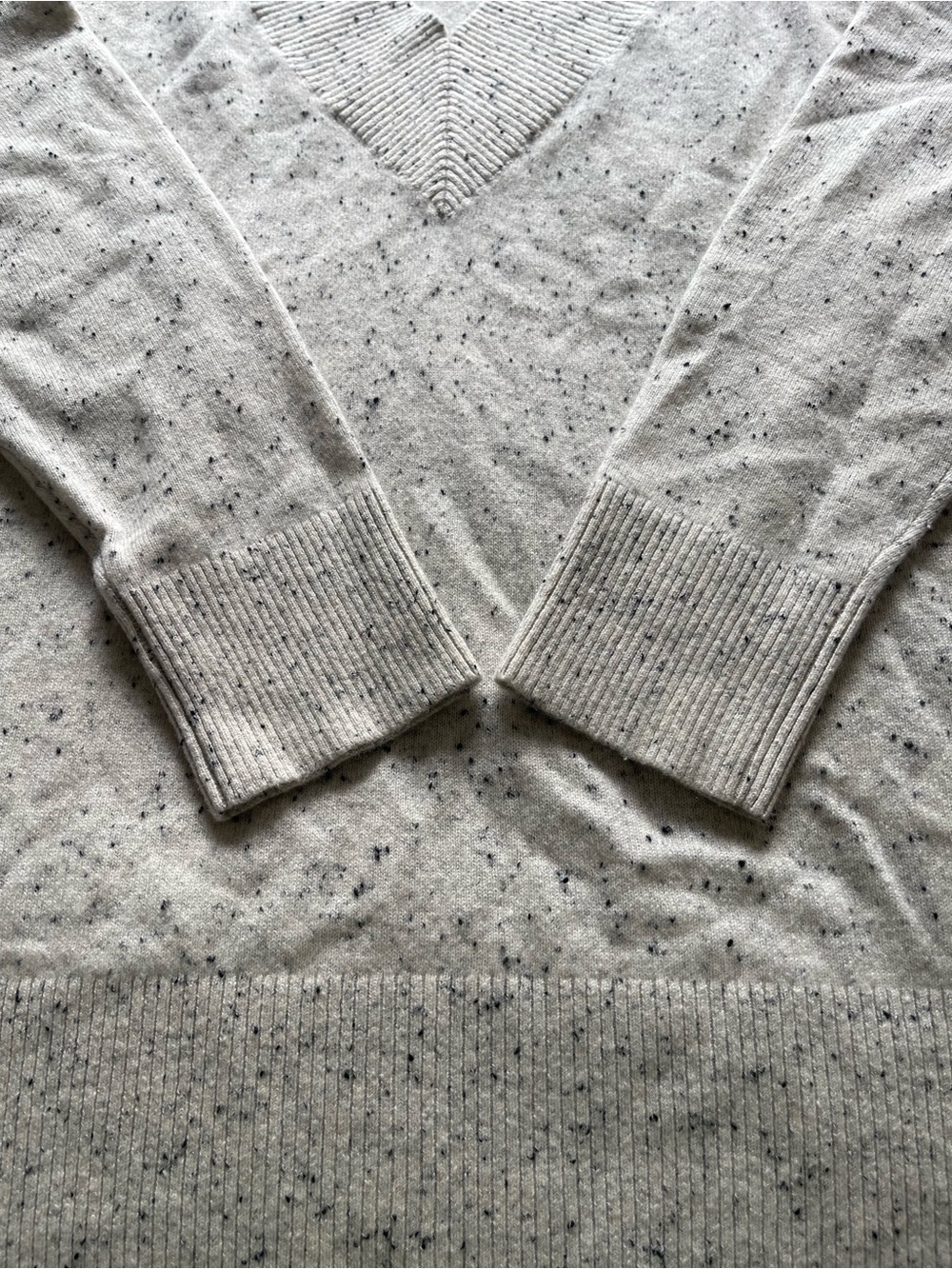 Land’s End women 100% cashmere heathered cream speckled v neck sweater, S 6-8 - Picture 5 of 11